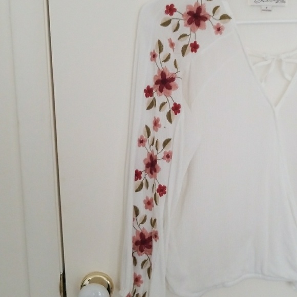 Top. - Picture 4 of 4